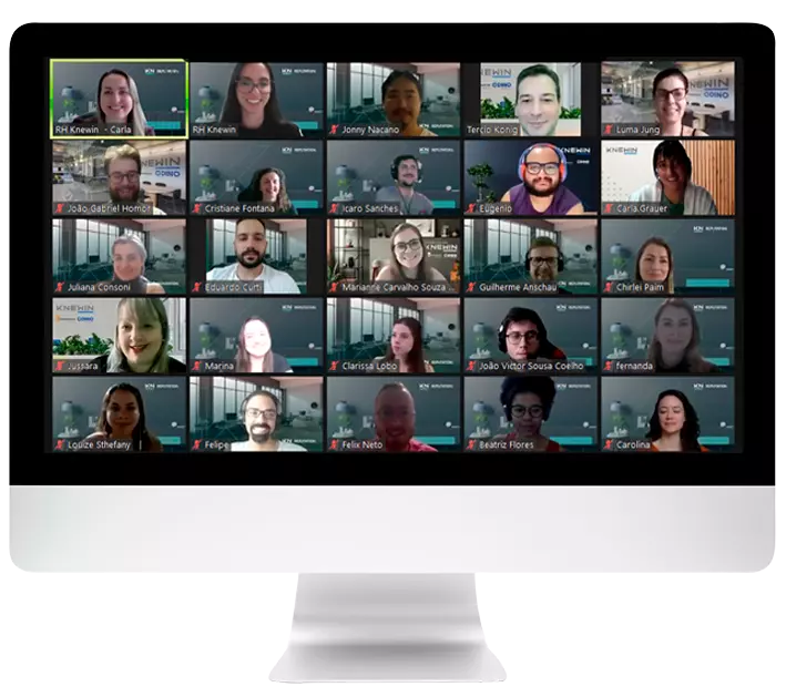 Mosaico de pessoas em videochamada